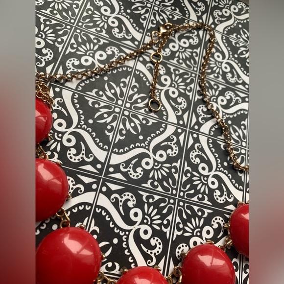 Red Floating Statement Necklace Gold Tone Women’s Fashion Jewelry - Picture 7 of 7